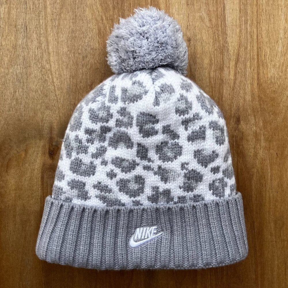 NIKE SHERPA POM POM BEANIE Women’s One Size Fits Gray Leopard Print NWOT